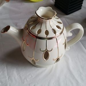Teapot candle holder